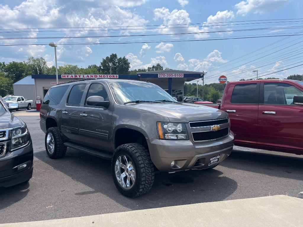 2013 Chevrolet Suburban LT's photo