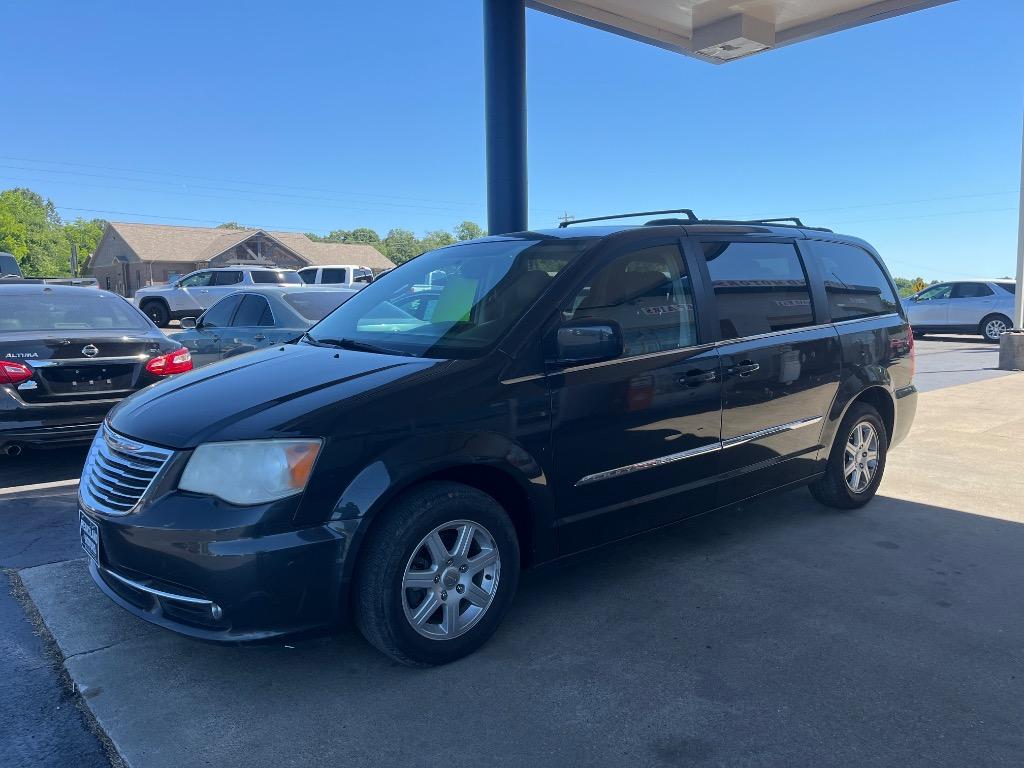 2012 Chrysler Town & Country Touring's photo