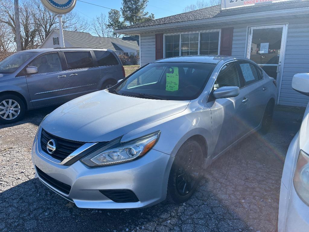 2016 Nissan Altima S's photo