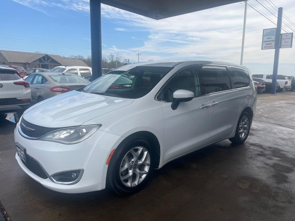 2017 Chrysler Pacifica Touring Plus's photo