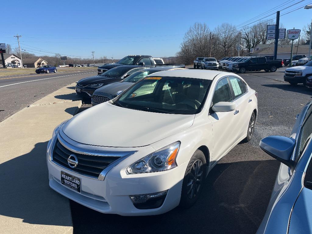 2015 Nissan Altima S's photo