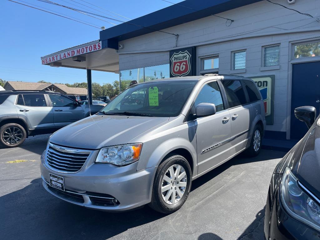 2015 Chrysler Town & Country Touring's photo