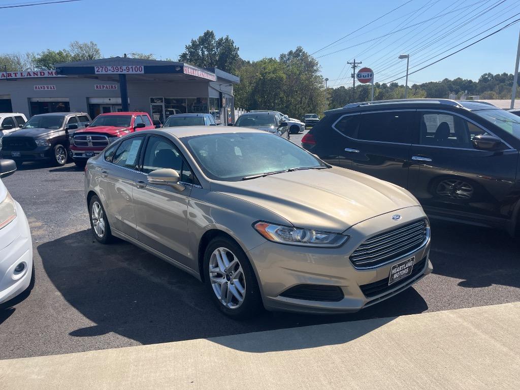 2016 Ford Fusion SE's photo