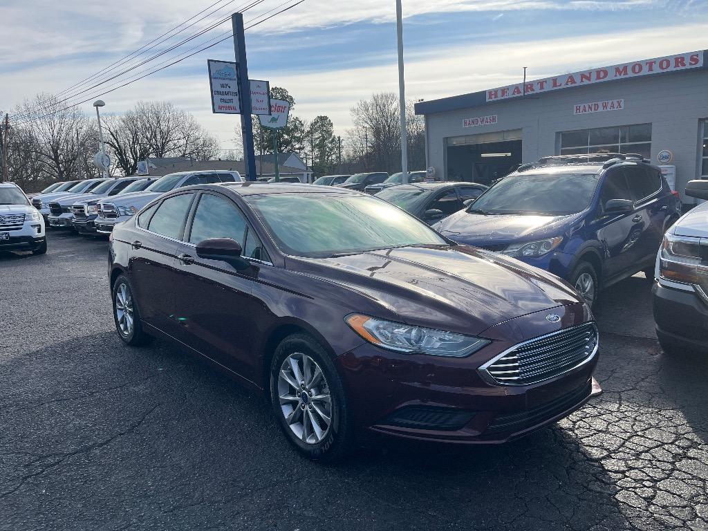2017 Ford Fusion SE's photo