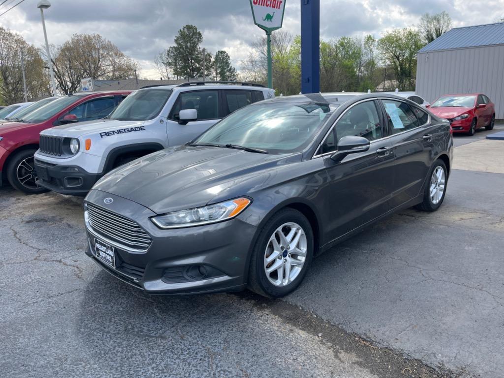 2016 Ford Fusion SE's photo